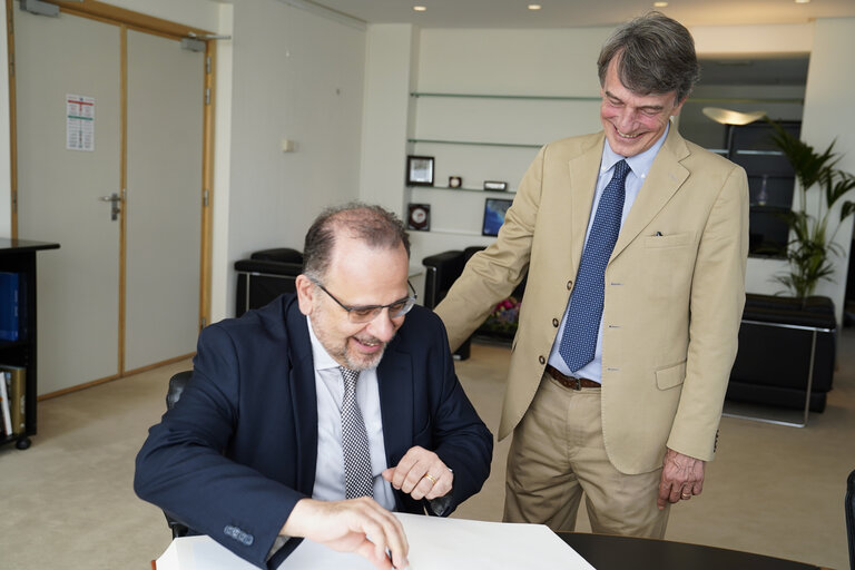 Nuotrauka 1: David SASSOLI, EP President meets with Luca JAHIER, EESC President