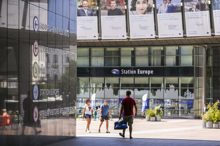 Stockshot of the EP in Brussels - Heatwave