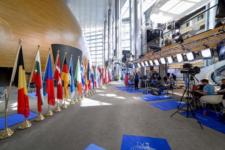 Fotografia 4: EP Stockshot in the EP in Strasbourg - flags - studio tv