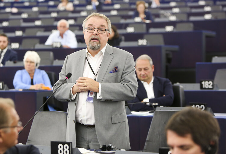 Photo 6 : Plenary session - Statement by the candidate for President of the Commission