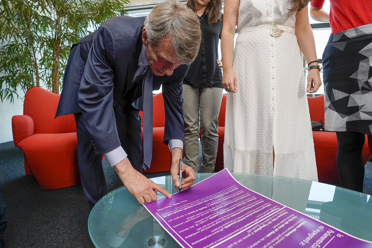 Fotografi 7: David SASSOLI, EP President meets with representation of #MeToo movement