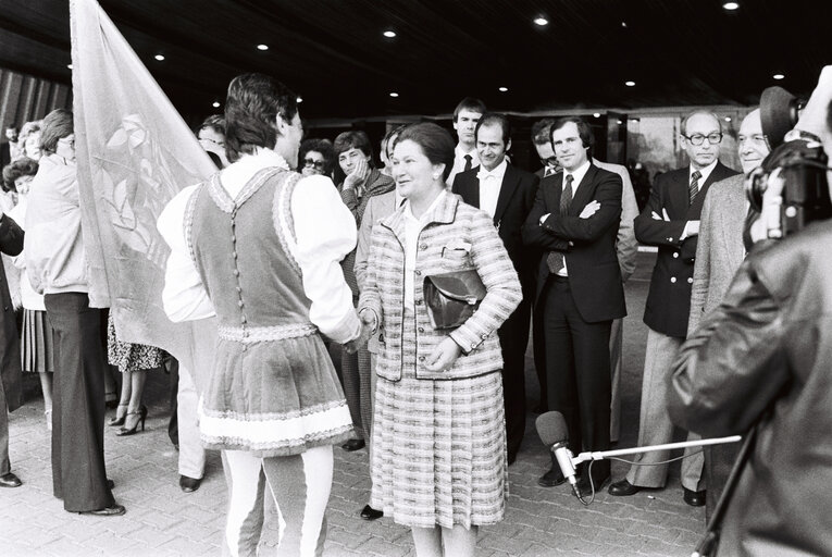 Demonstration of faenza flag launchers