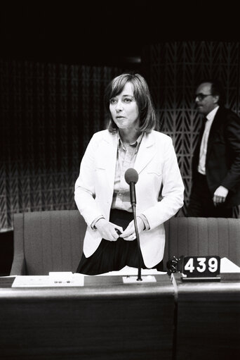 Fotografia 23: The MEP Beate WEBER during a session in Strasbourg in April 1980.