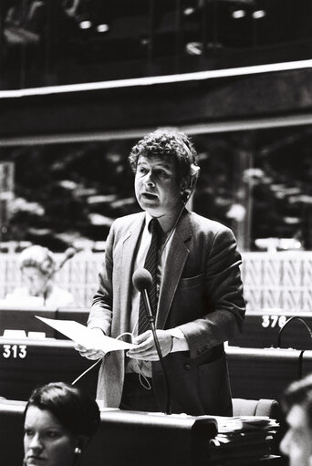 Suriet 32: The MEP Ulrich IRMER during a session in Strasbourg in April 1980.