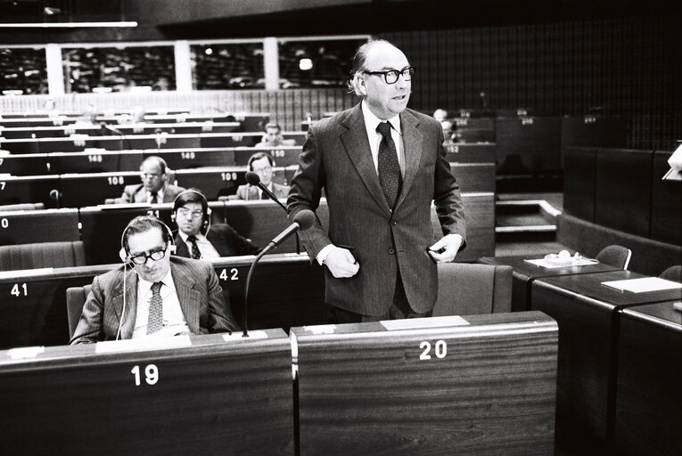 Fotografia 7: The European Commission Roy JENKINS during a session in Strasbourg in April 1980.