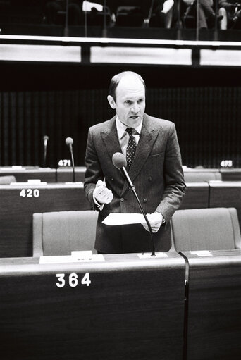 Fotografia 25: The MEP Christopher J. PROUT during a session in Strasbourg in April 1980.