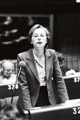 Fotografia 42: The MEP Henriette POIRIER during a session in Strasbourg in April 1980.