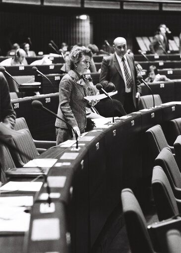 Fotografia 11: The MEP Maria BADUEL GLORIOSO during a session in Strasbourg on APRIL 1980.