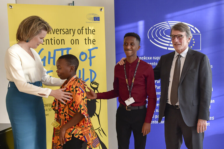 Fotografi 4: EP President meets with Mathilde, Queen of the Belgians and children at the EP in Brussels