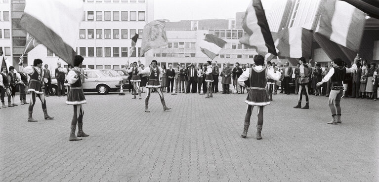 Photo 3 : Demonstration of faenza flag launchers