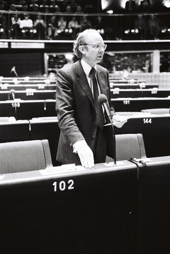 Suriet 27: The MEP Sir Frederick CATHERWOOD during a session in Strasbourg on April 1980.