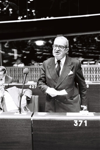 Fotografia 44: The MEP Jean REY during a session in Strasbourg in April 1980.