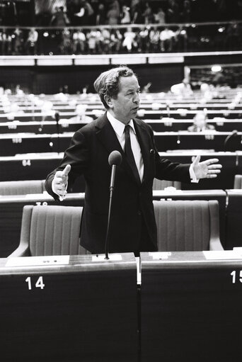 Fotografie 24: The MEP Poul MvòLLER during a session in Strasbourg in April 1980.