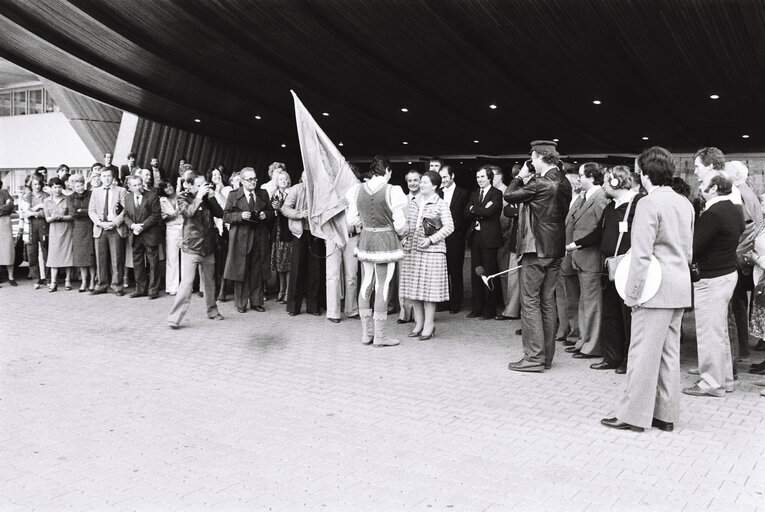 Demonstration of faenza flag launchers