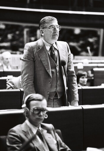 Fotografia 40: The MEP Guido FANTI during a session in Strasbourg in April 1980.