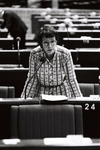 Fotografia 43: The MEP Ien van den HEUVEL during a session in Strasbourg in April 1980.