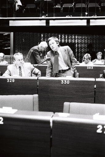 Fotografia 49: The MEP Johan VAN MINNEN during a session in Strasbourg in April 1980.