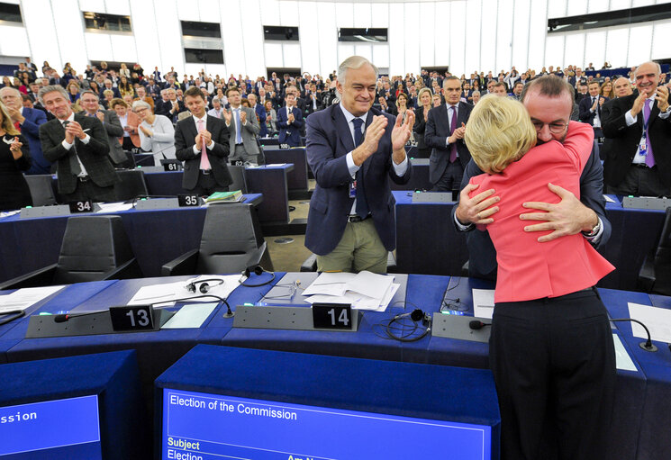 Photo 25: Plenary session - vote on European Commission