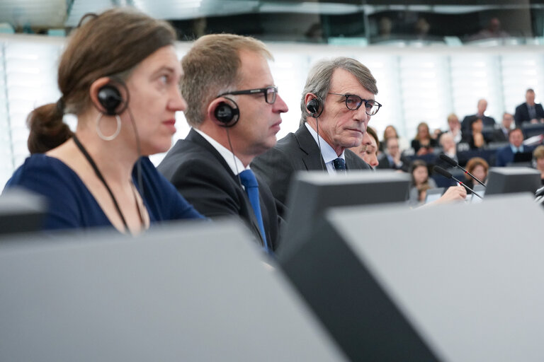 Φωτογραφία 11: Plenary session - vote on European Commission
