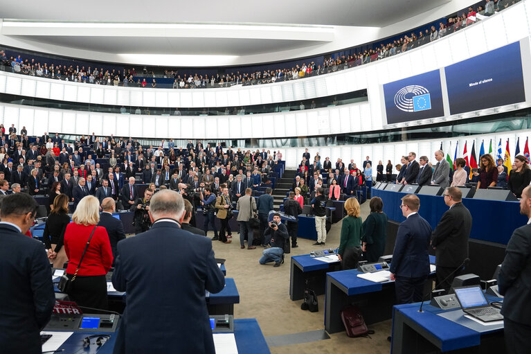 Φωτογραφία 12: Plenary session - vote on European Commission