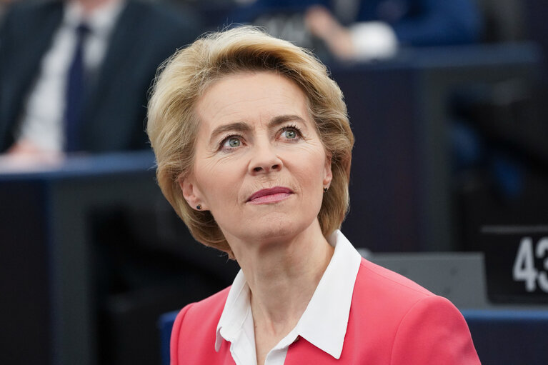 Φωτογραφία 2: Plenary session - vote on European Commission