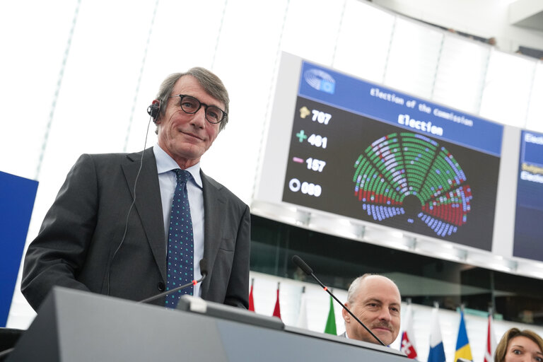 Φωτογραφία 9: Plenary session - vote on European Commission