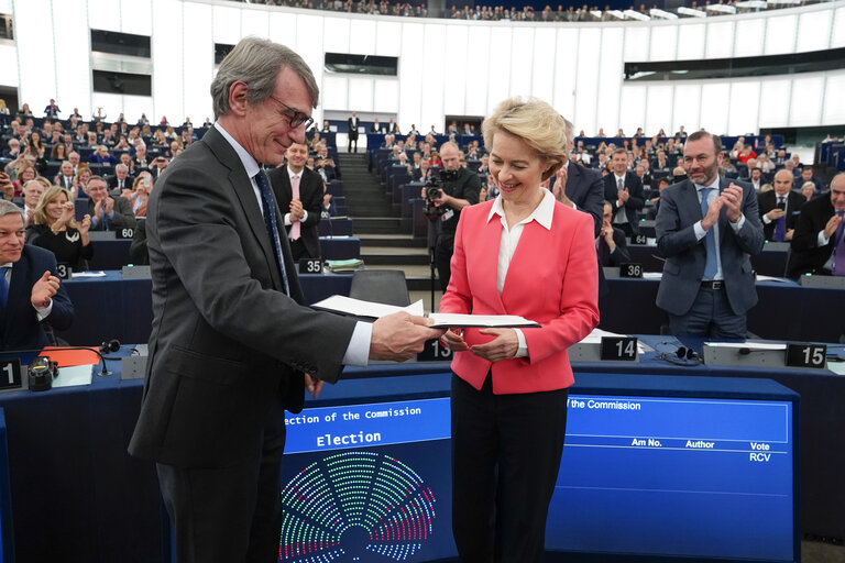 Φωτογραφία 4: Plenary session - vote on European Commission