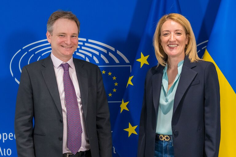 Valokuva 5: Roberta METSOLA, EP President meets Lindsay CROISDALE-APPLEBY, Ambassador and Head of the United Kingdom Mission to the EU