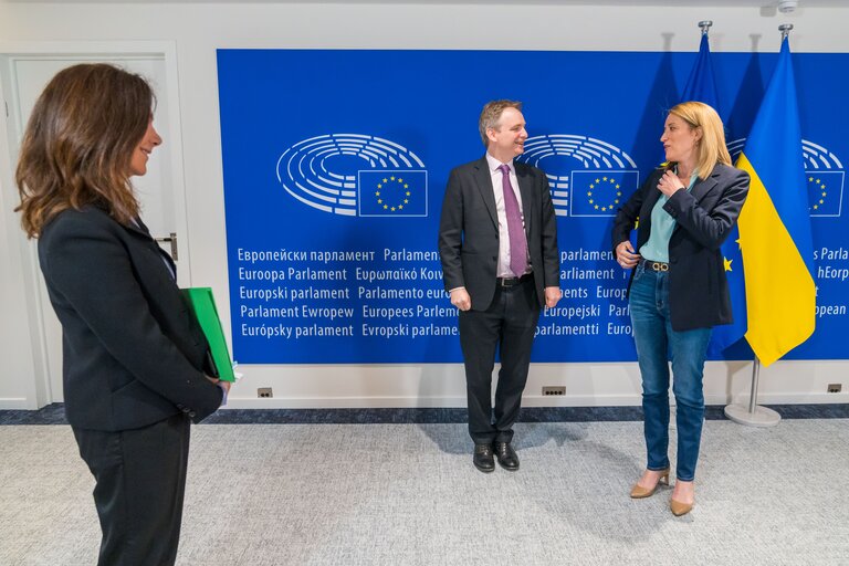 Valokuva 3: Roberta METSOLA, EP President meets Lindsay CROISDALE-APPLEBY, Ambassador and Head of the United Kingdom Mission to the EU
