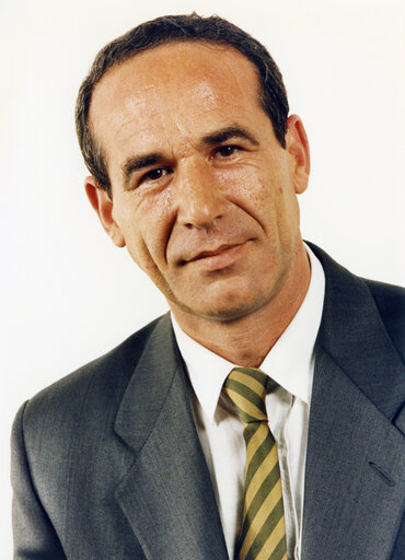 Fotografija 1: Portrait of Roberto SPECIALE, MEP during the 3rd and 4th Parliamentary Terms (1984-1994)