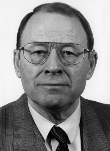 Foto 1: Portrait of Jan SONNEVELD, MEP during the 3rd and 4th Parliamentary Terms (1989-1999)