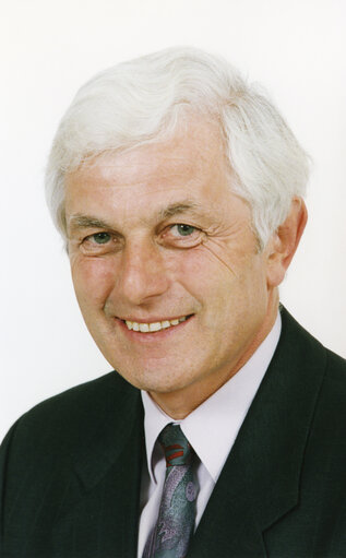 Valokuva 1: Portrait of Edgar Josef SCHIEDERMEIER, MEP during the 3rd and 4th Parliamentary Terms (1993-1999)