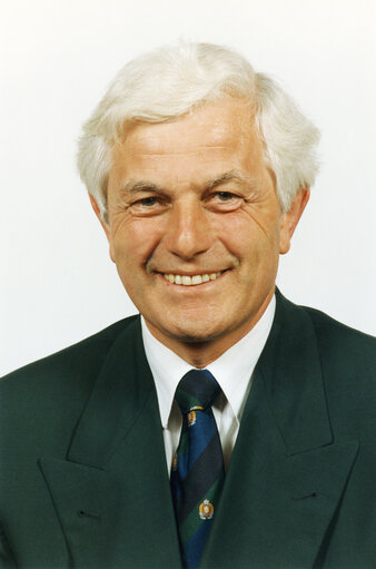 Valokuva 3: Portrait of Edgar Josef SCHIEDERMEIER, MEP during the 3rd and 4th Parliamentary Terms (1993-1999)