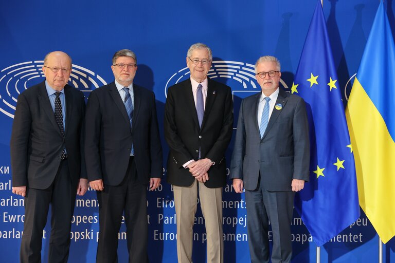 Foto 5: Michael GAHLER, Andrius KUBILIUS and Torino PICULA meet with Mark Gitenstein, the US ambassador of the EU