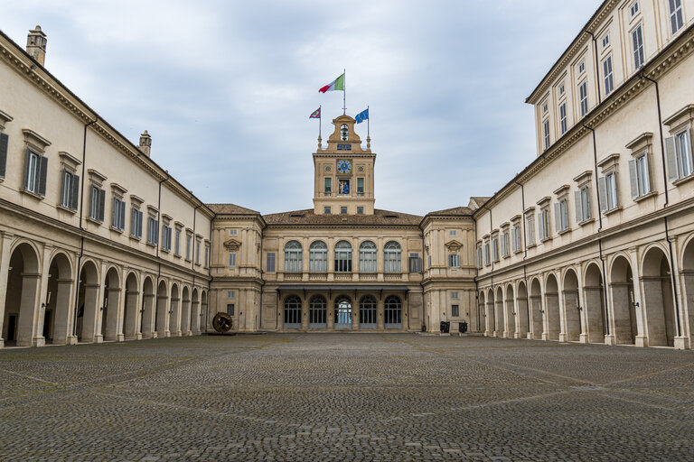 Fotografija 21: Visit of Roberta METSOLA, EP President to Italy - Roberta METSOLA, EP President and Sergio MATTARELLA, President of the Italian Republic discuss students