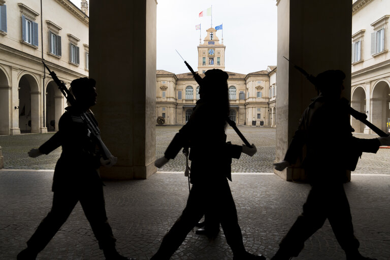 Fotografija 23: Visit of Roberta METSOLA, EP President to Italy - Roberta METSOLA, EP President and Sergio MATTARELLA, President of the Italian Republic discuss students