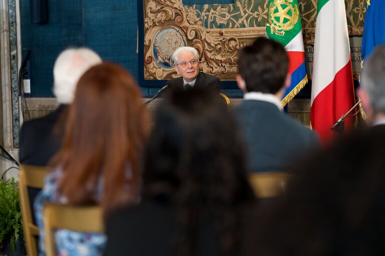 Fotografija 33: Visit Roberta METSOLA, EP President to Italy - Roberta METSOLA, EP President and Sergio MATTARELLA, President of the Italian Republic discuss with students