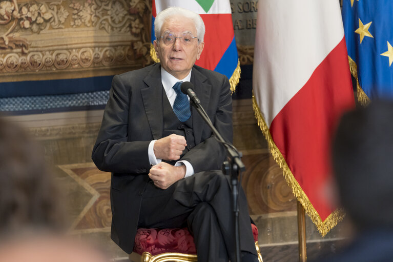 Fotografija 8: Visit of Roberta METSOLA, EP President to Italy - Roberta METSOLA, EP President and Sergio MATTARELLA, President of the Italian Republic discuss students