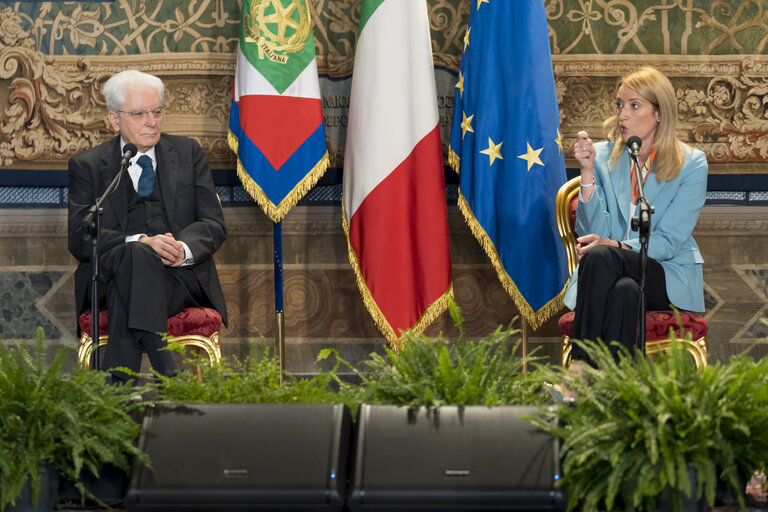 Fotografija 9: Visit of Roberta METSOLA, EP President to Italy - Roberta METSOLA, EP President and Sergio MATTARELLA, President of the Italian Republic discuss students