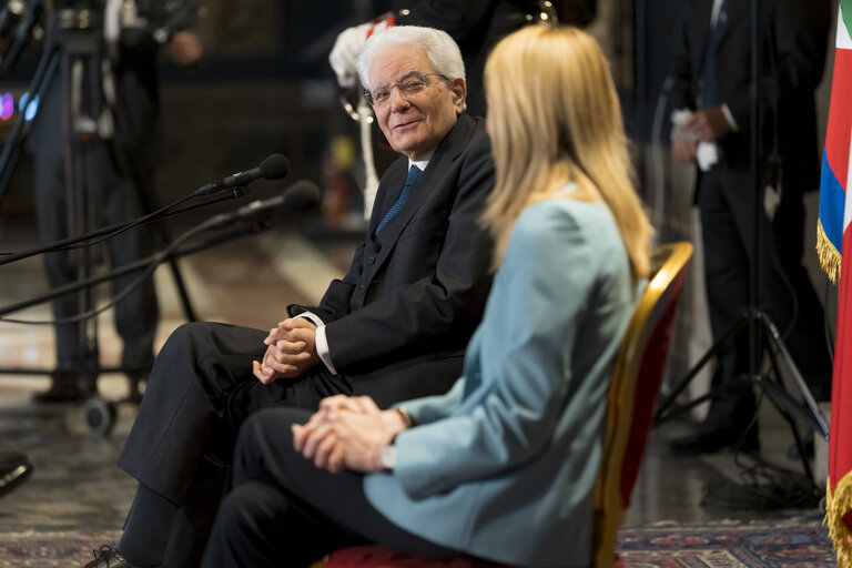 Fotografija 15: Visit of Roberta METSOLA, EP President to Italy - Roberta METSOLA, EP President and Sergio MATTARELLA, President of the Italian Republic discuss students