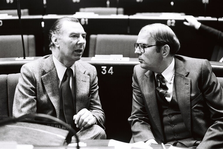 The MEPs Leo TINDEMANS and Bernhard SALZER during a session in Strasbourg in February 1980.