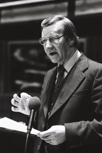 Fotografi 12: The MEP Teun TOLMAN during a session in Strasbourg in February 1980.