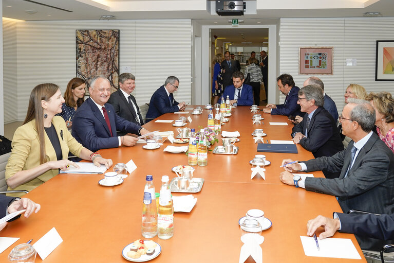 Photo 3 : David SASSOLI - EP President meets with Igor DODON - President of Moldova