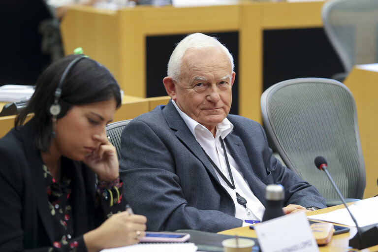 Photo 18: Leszek MILLER in the EP in Brussels