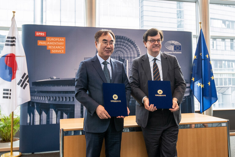 Fotografie 1: Signing ceremony of the Memorandum of Understanding with the South Korean National Assembly