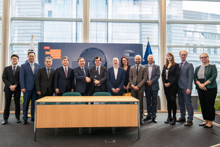 Fotografie 7: Signing ceremony of the Memorandum of Understanding with the South Korean National Assembly