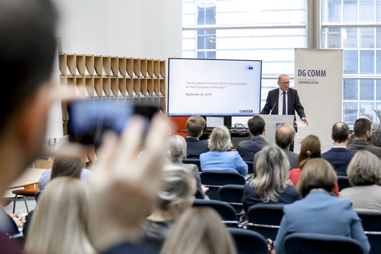 Zdjęcie 26: Launch event for this post-electoral survey and Public Opinion Monitoring Unit study. Have European elections entred a new dimension? The 2019 Post-Electoral Eurobarameter Study