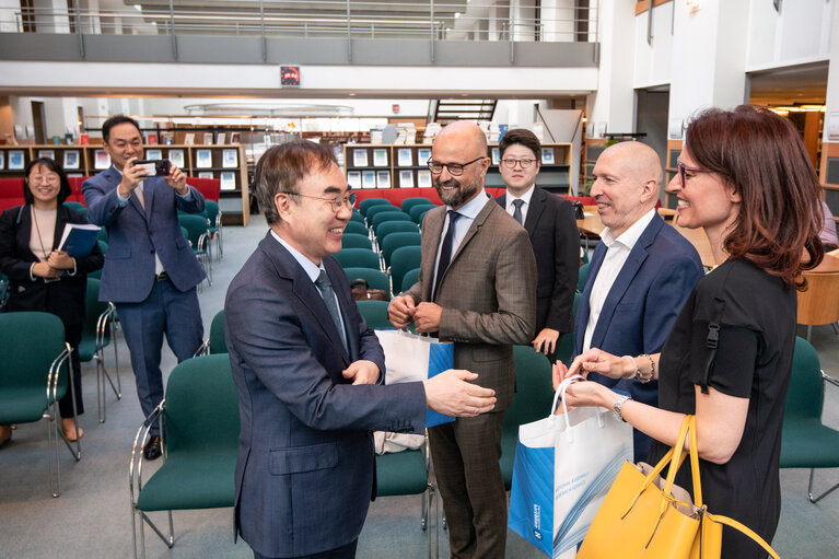 Fotografie 3: Signing ceremony of the Memorandum of Understanding with the South Korean National Assembly