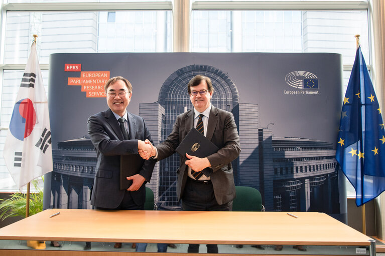 Fotografie 10: Signing ceremony of the Memorandum of Understanding with the South Korean National Assembly