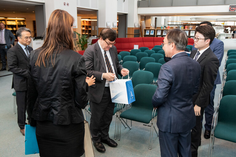 Fotografie 6: Signing ceremony of the Memorandum of Understanding with the South Korean National Assembly